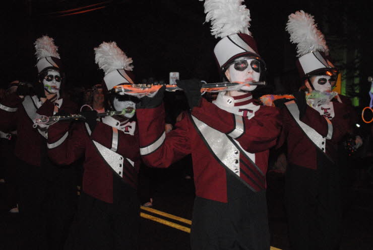 More zombie band players